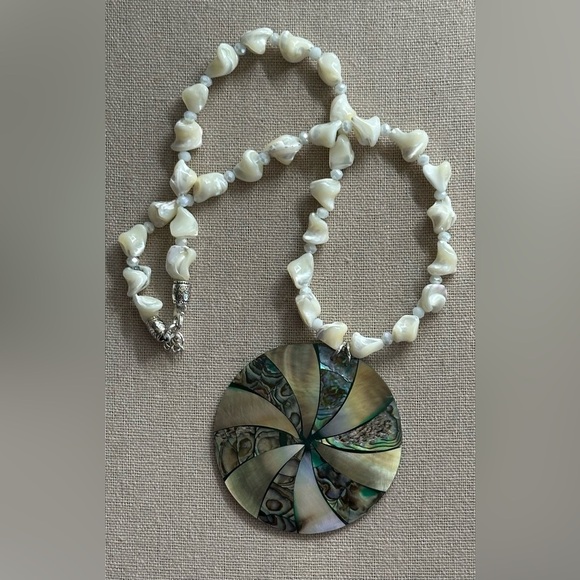 24 inch Freshwater Pearls and Mother of Pearl pendant bead necklace NWOT - Picture 10 of 14